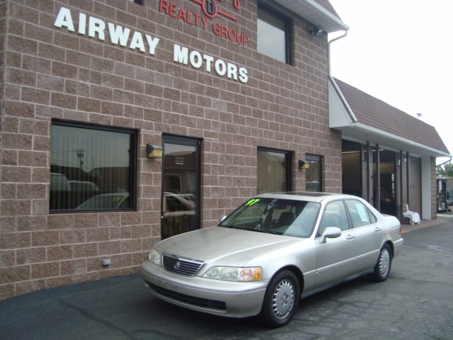 1997 Acura RL 4dr Sdn Base, available for sale in Bridgeport, Connecticut | Airway Motors. Bridgeport, Connecticut
