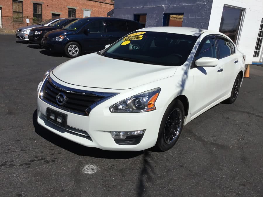 2015 Nissan Altima 4dr Sdn I4 2.5 S, available for sale in Bridgeport, Connecticut | Affordable Motors Inc. Bridgeport, Connecticut