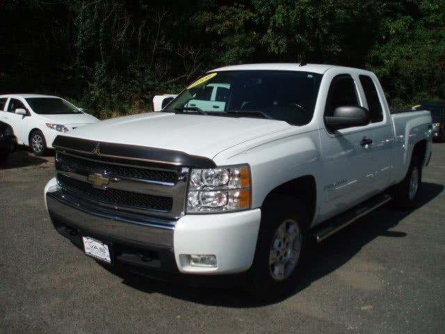2008 Chevrolet Silverado 1500 4WD Ext Cab 143.5" LT w/1LT, available for sale in Manchester, Connecticut | Vernon Auto Sale & Service. Manchester, Connecticut