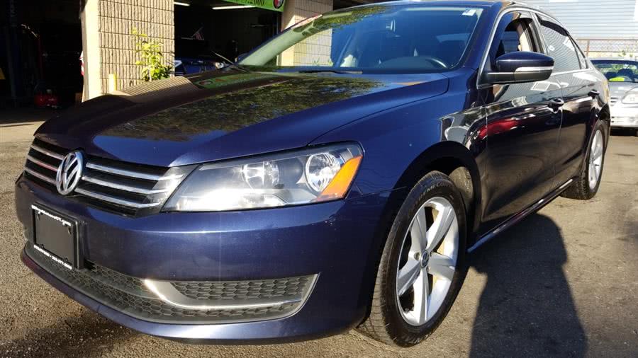 2013 Volkswagen Passat 4dr Sdn 2.5L Auto SE w/Sunroof & Nav PZEV, available for sale in Stratford, Connecticut | Mike's Motors LLC. Stratford, Connecticut