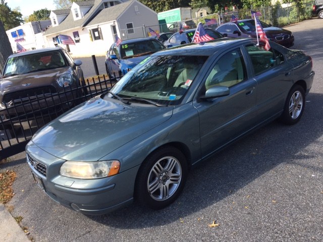 2005 Volvo S60 2.5L Turbo w/Sunroof, available for sale in Huntington Station, New York | Huntington Auto Mall. Huntington Station, New York