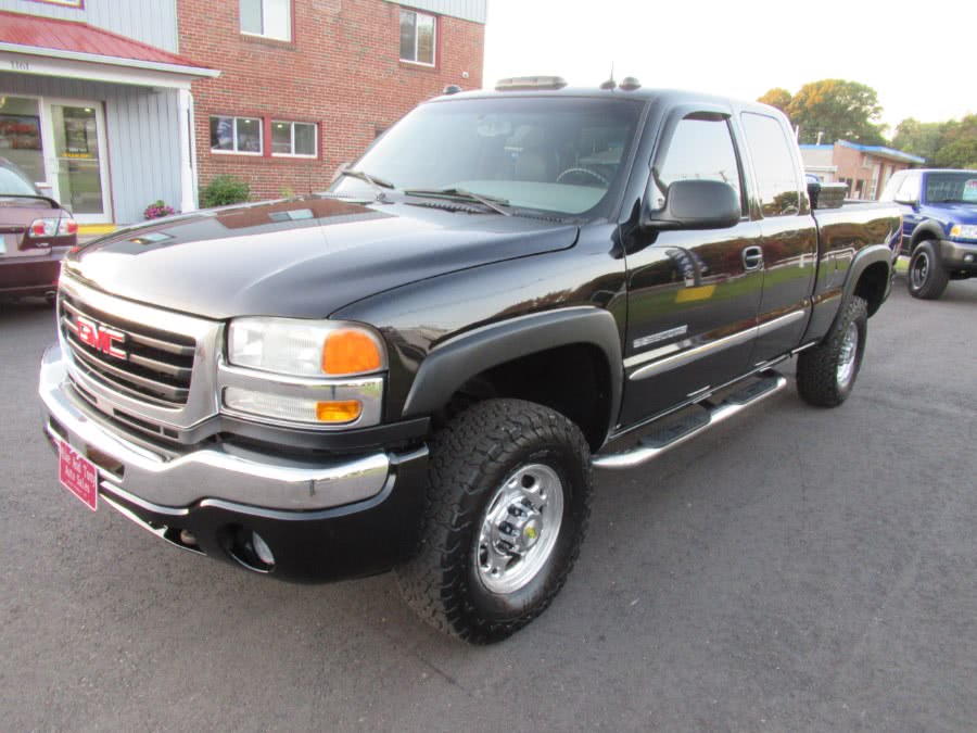 2003 GMC Sierra 2500HD Ext Cab 143.5" WB 4WD SLT, available for sale in South Windsor, Connecticut | Mike And Tony Auto Sales, Inc. South Windsor, Connecticut