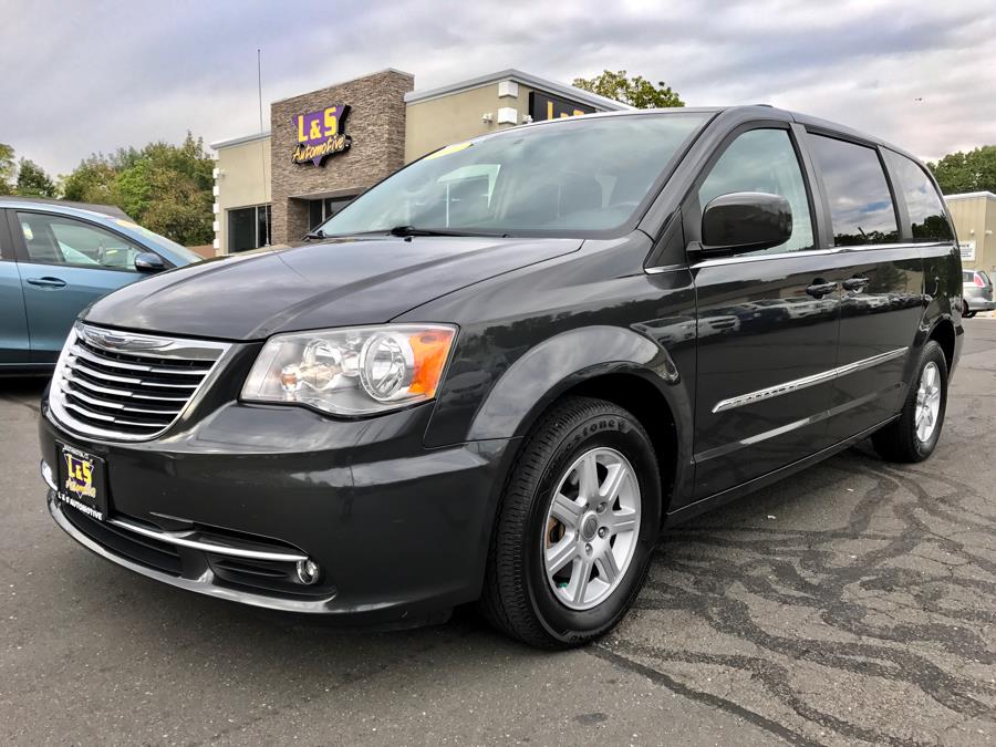 2012 Chrysler Town & Country 4dr Wgn Touring, available for sale in Plantsville, Connecticut | L&S Automotive LLC. Plantsville, Connecticut