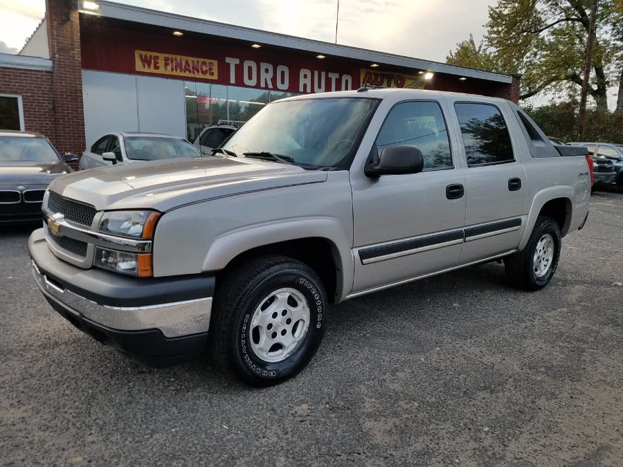 2005 Chevrolet Avalanche 1500 5dr Crew Cab 130" WB 4WD Z71, available for sale in East Windsor, Connecticut | Toro Auto. East Windsor, Connecticut