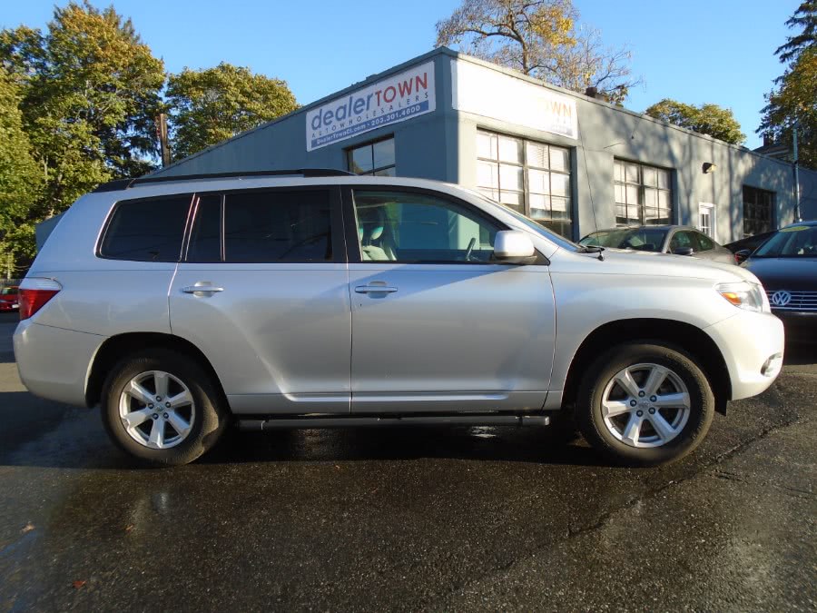 2010 Toyota Highlander FWD 4dr V6 Base, available for sale in Milford, Connecticut | Dealertown Auto Wholesalers. Milford, Connecticut