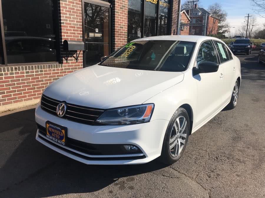 2015 Volkswagen Jetta Sedan 4dr Auto 1.8T Sport PZEV, available for sale in Middletown, Connecticut | Newfield Auto Sales. Middletown, Connecticut