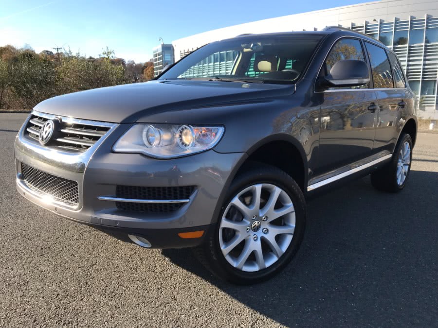 2010 Volkswagen Touareg 4dr VR6, available for sale in Waterbury, Connecticut | Platinum Auto Care. Waterbury, Connecticut