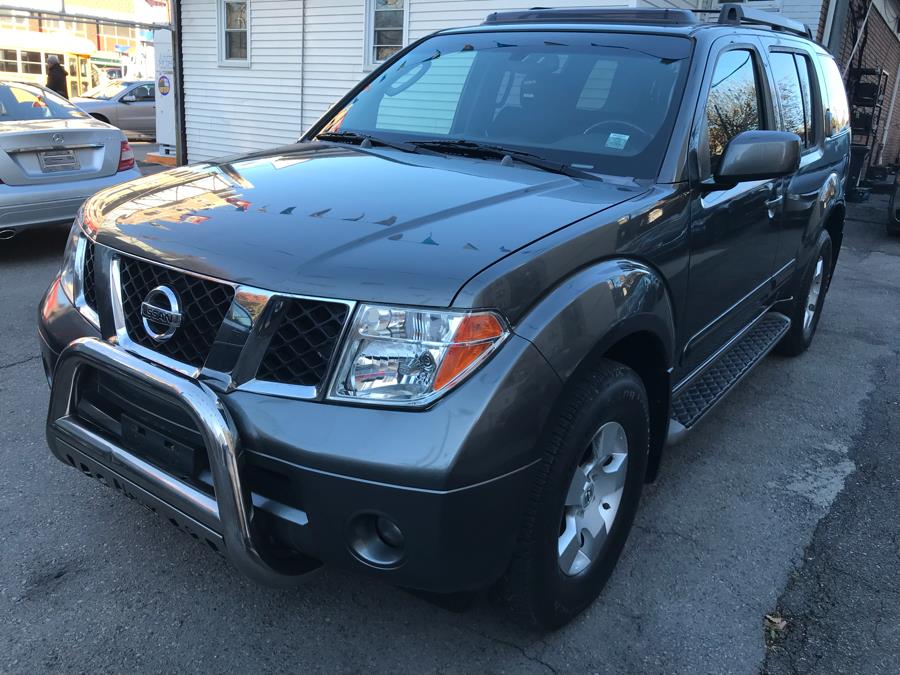 2005 Nissan Pathfinder LE 4WD, available for sale in Jamaica, New York | Hillside Auto Center. Jamaica, New York