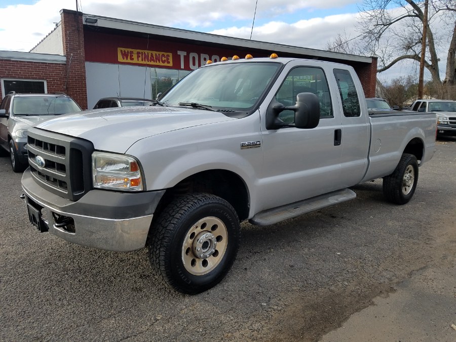2005 Ford Super Duty F-250 4WD Extended Cab F-250SD, available for sale in East Windsor, Connecticut | Toro Auto. East Windsor, Connecticut