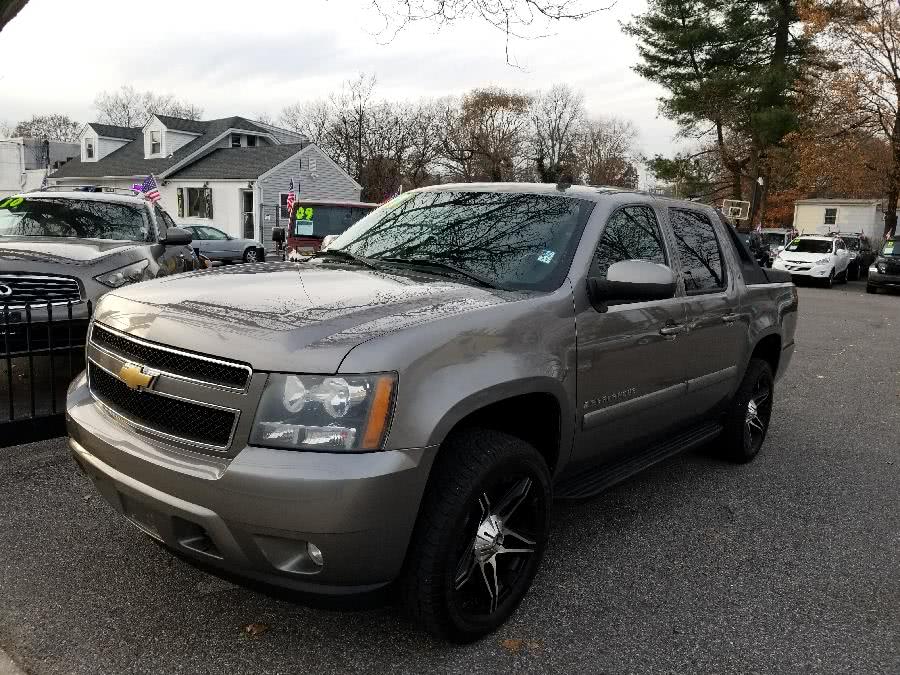 2007 Chevrolet Avalanche 4WD Crew Cab 130" LT w/2LT, available for sale in Huntington Station, New York | Huntington Auto Mall. Huntington Station, New York