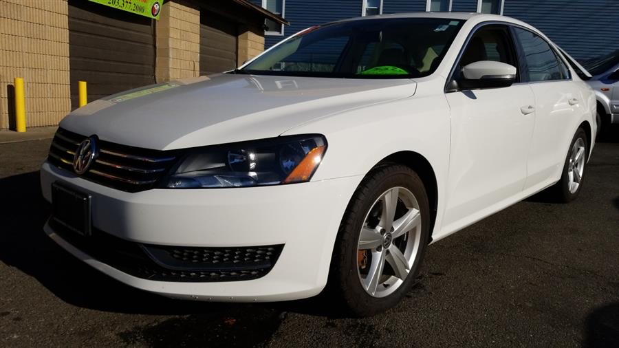 2013 Volkswagen Passat 4dr Sdn 2.5L Auto SE w/Sunroof PZEV, available for sale in Stratford, Connecticut | Mike's Motors LLC. Stratford, Connecticut