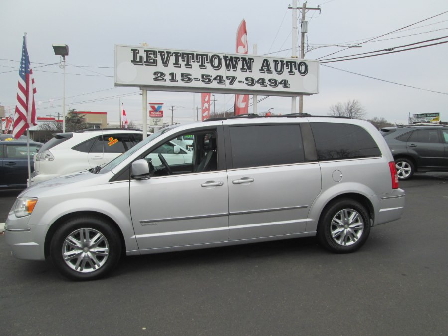 Used 2010 Chrysler Town & Country in Levittown, Pennsylvania | Levittown Auto. Levittown, Pennsylvania