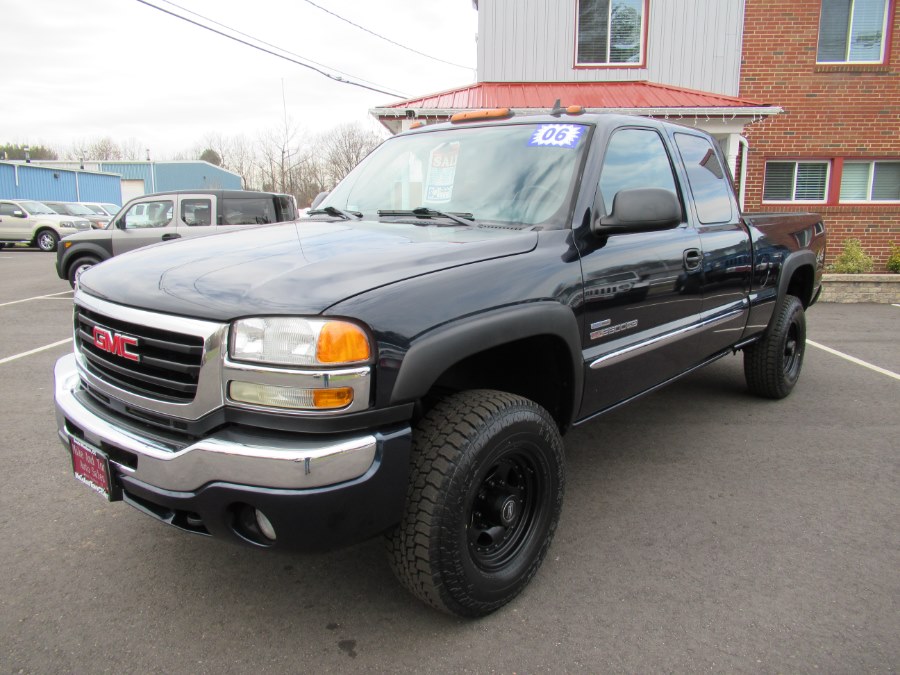 2006 GMC Sierra 2500HD Ext Cab 143.5" WB 4WD SLE1, available for sale in South Windsor, Connecticut | Mike And Tony Auto Sales, Inc. South Windsor, Connecticut