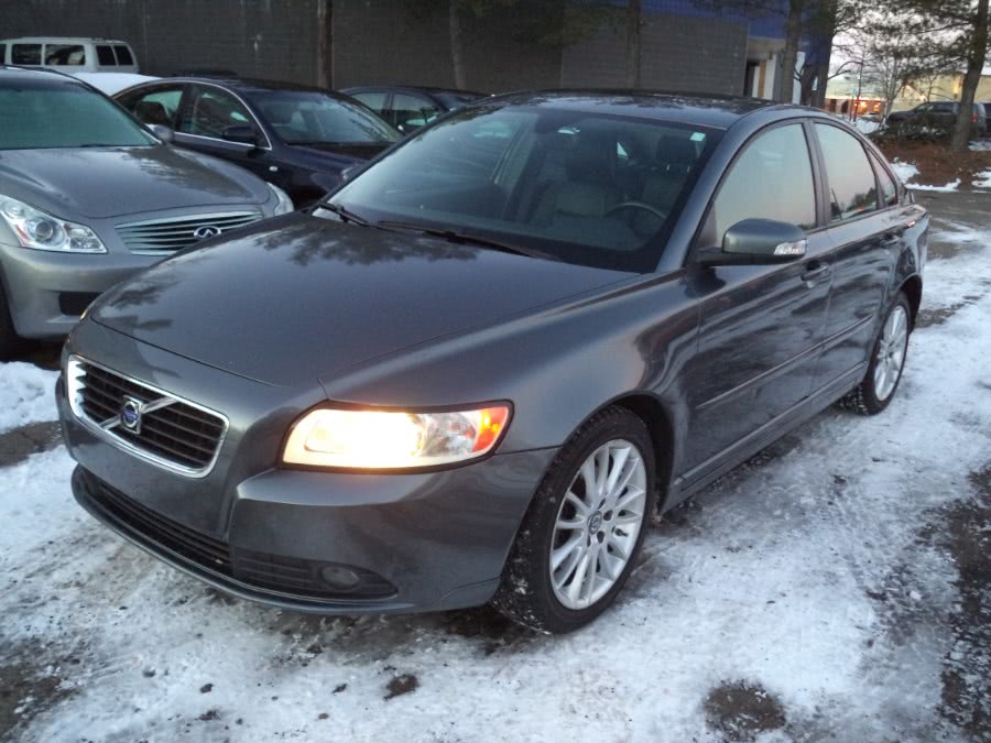 2010 Volvo S40 4dr Sdn Auto FWD w/Moonroof, available for sale in Berlin, Connecticut | International Motorcars llc. Berlin, Connecticut