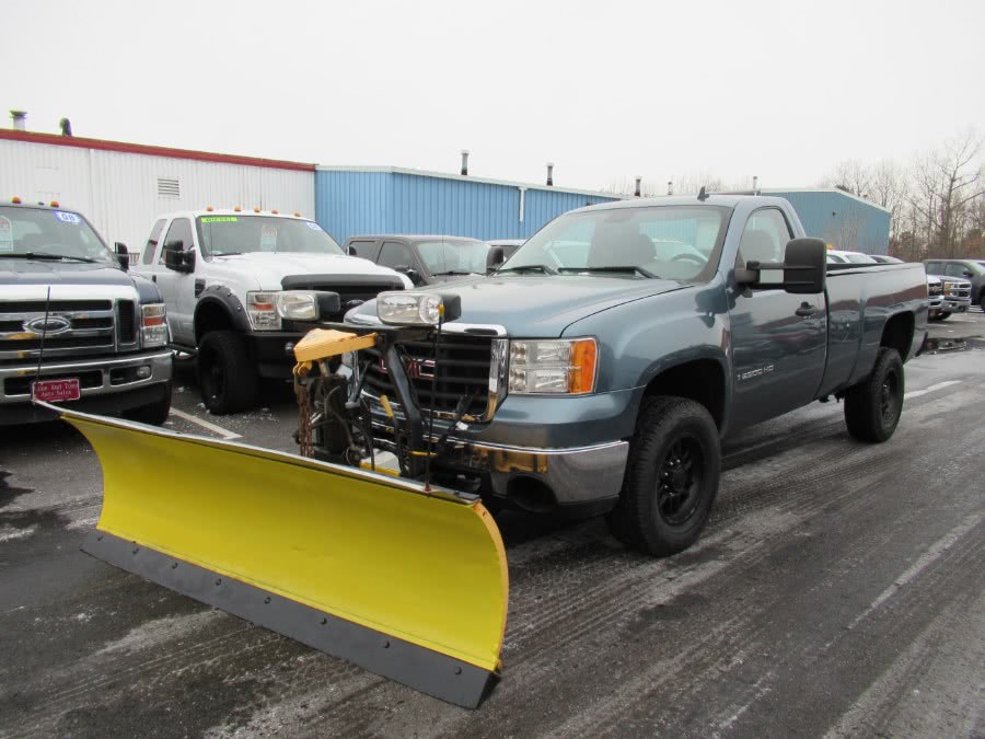 2007 GMC Sierra 2500HD 4WD Reg Cab 133" Work Truck, available for sale in South Windsor, Connecticut | Mike And Tony Auto Sales, Inc. South Windsor, Connecticut
