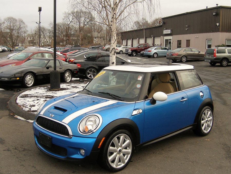 2008 MINI Cooper Hardtop 2dr Cpe S, available for sale in Stratford, Connecticut | Wiz Leasing Inc. Stratford, Connecticut