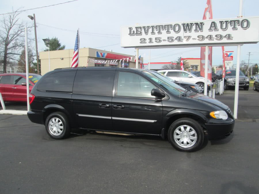 2007 Chrysler Town & Country LWB 4dr Wgn Touring, available for sale in Levittown, Pennsylvania | Levittown Auto. Levittown, Pennsylvania