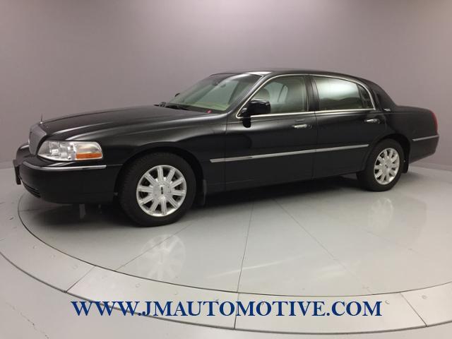 2007 Lincoln Town Car 4dr Sdn Signature Limited, available for sale in Naugatuck, Connecticut | J&M Automotive Sls&Svc LLC. Naugatuck, Connecticut