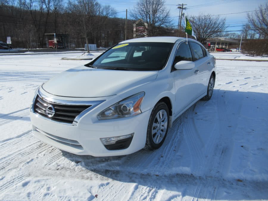 2015 Nissan Altima 4dr Sdn I4 2.5 SV / Clean Carfax - One Owner, available for sale in New Britain, Connecticut | Universal Motors LLC. New Britain, Connecticut