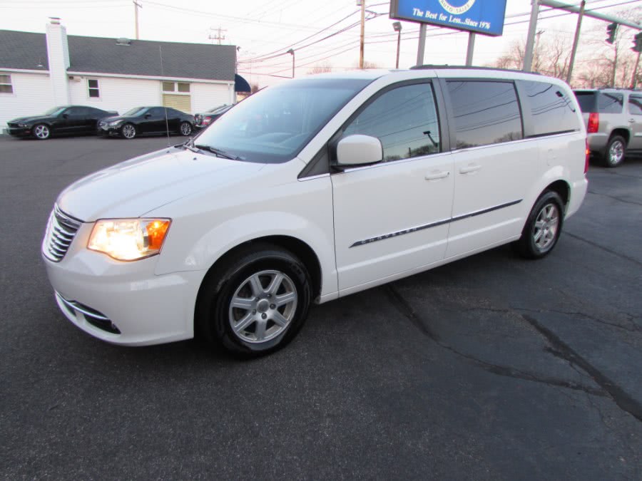 2013 Chrysler Town & Country 4dr Wgn Touring, available for sale in Milford, Connecticut | Chip's Auto Sales Inc. Milford, Connecticut