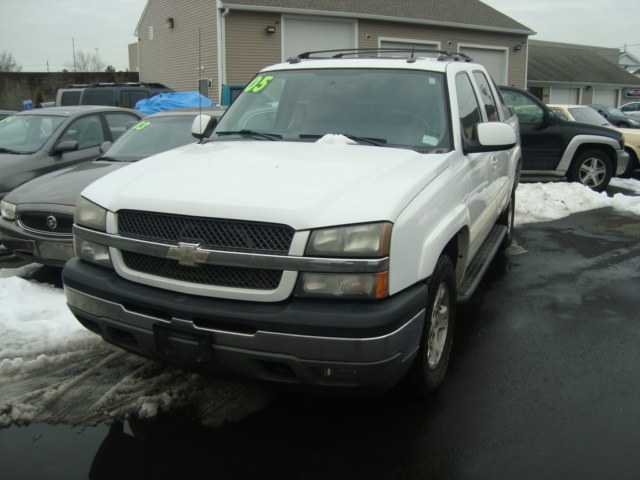 2005 Chevrolet Avalanche 1500 5dr Crew Cab 130" WB 4WD Z71, available for sale in Bridgeport, Connecticut | Airway Motors. Bridgeport, Connecticut