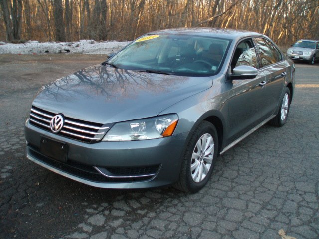 2013 Volkswagen Passat 4dr Sdn 2.5L Auto S w/Appearance PZEV, available for sale in Manchester, Connecticut | Vernon Auto Sale & Service. Manchester, Connecticut