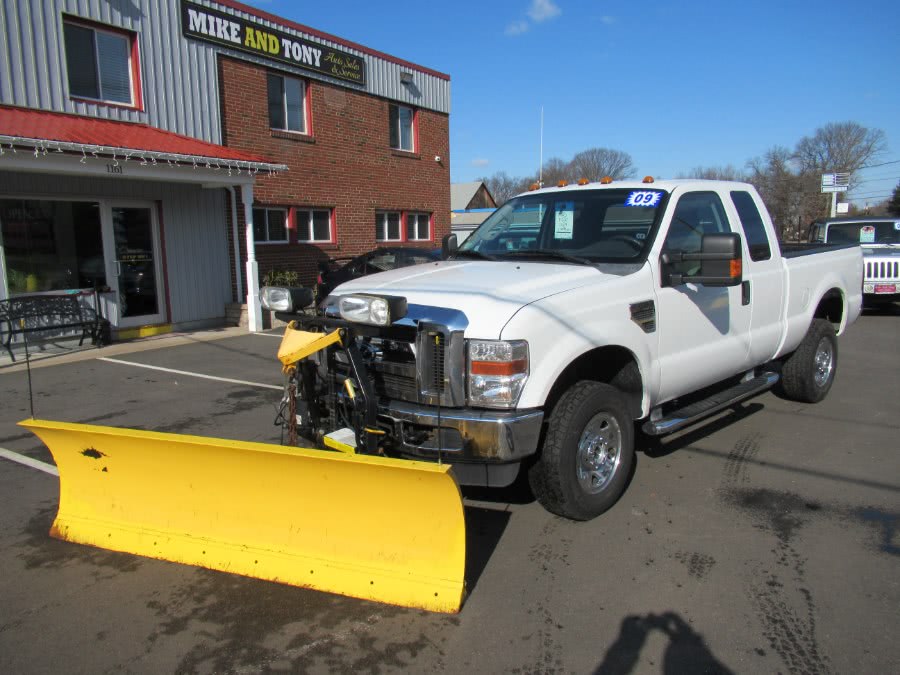 2009 Ford Super Duty F-250 SRW 4WD SuperCab 142" XLT, available for sale in South Windsor, Connecticut | Mike And Tony Auto Sales, Inc. South Windsor, Connecticut