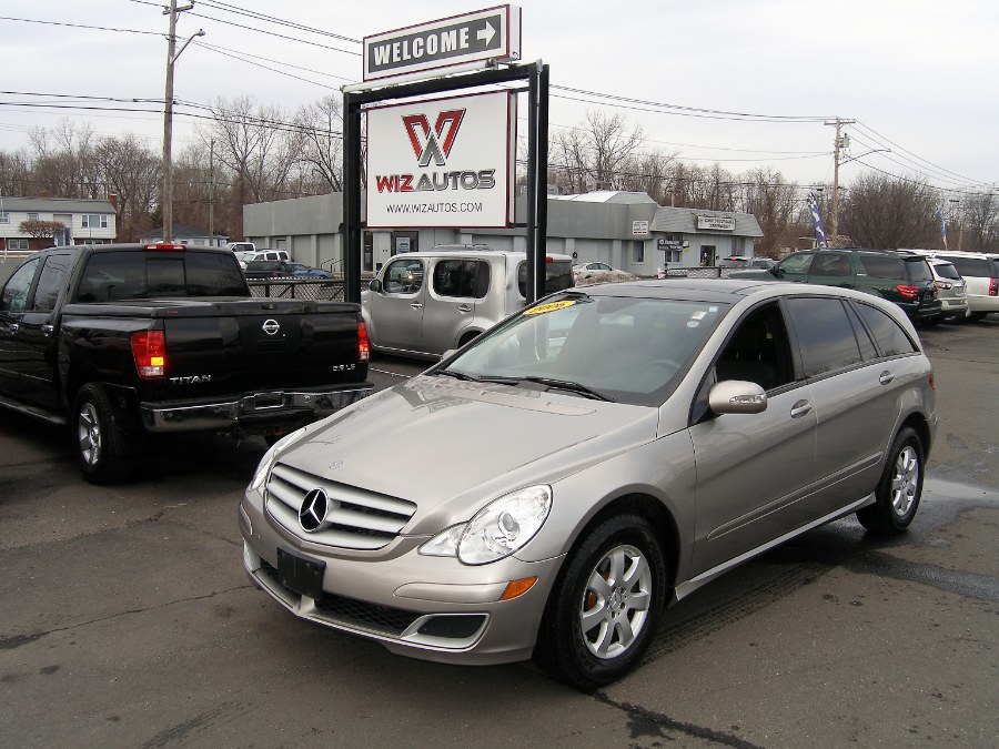 2006 Mercedes-Benz R-Class 4MATIC 4dr 3.5L, available for sale in Stratford, Connecticut | Wiz Leasing Inc. Stratford, Connecticut