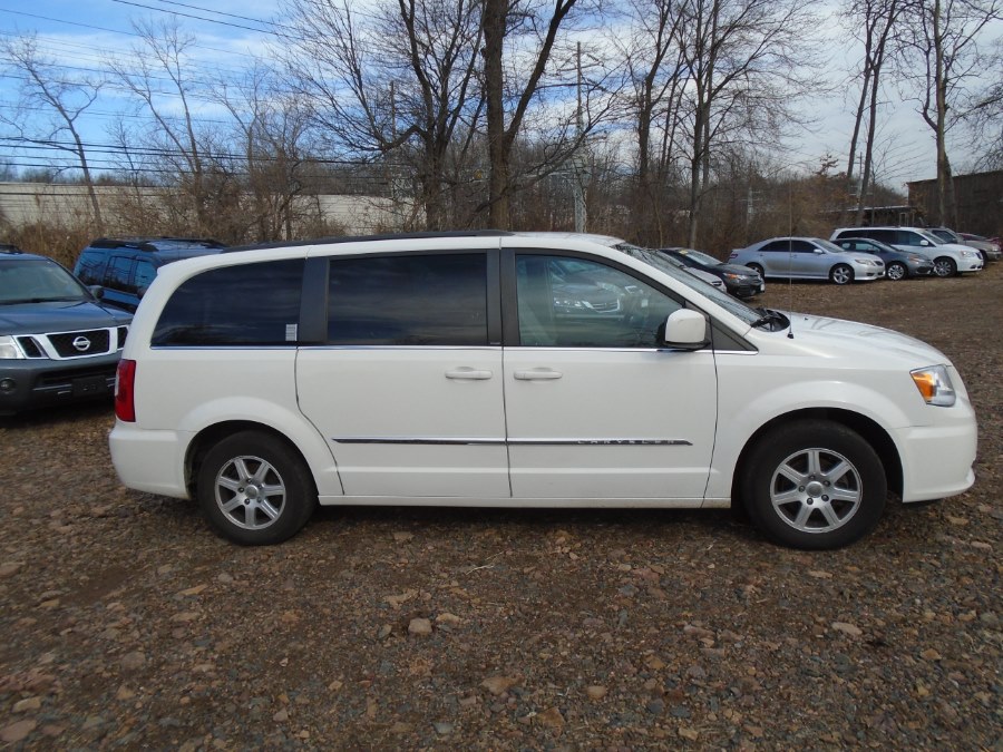 2013 Chrysler Town & Country 4dr Wgn Touring, available for sale in Milford, Connecticut | Dealertown Auto Wholesalers. Milford, Connecticut