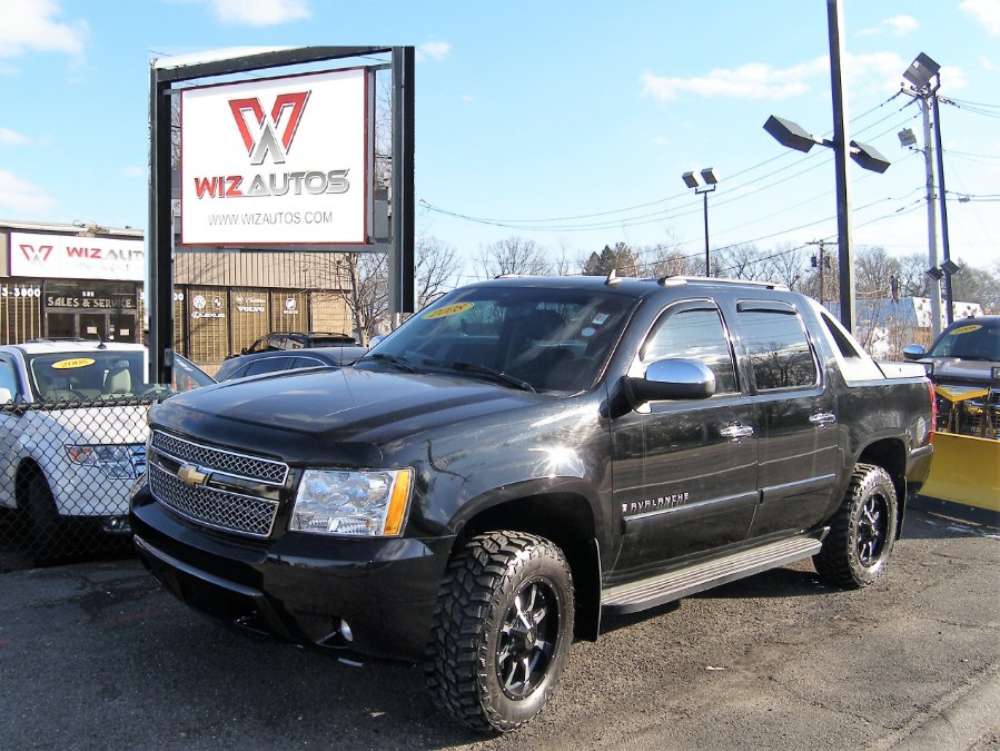 2008 Chevrolet Avalanche 4WD Crew Cab 130" LTZ, available for sale in Stratford, Connecticut | Wiz Leasing Inc. Stratford, Connecticut