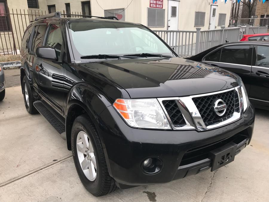 2012 Nissan Pathfinder 4WD 4dr V6 LE, available for sale in Jamaica, New York | Hillside Auto Center. Jamaica, New York