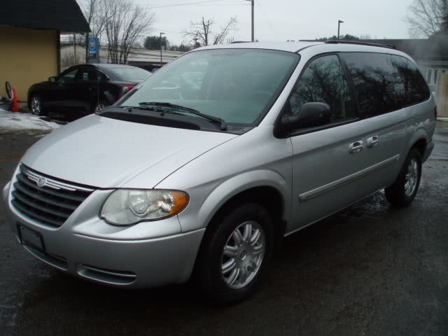2007 Chrysler Town & Country LWB 4dr Wgn Touring, available for sale in Manchester, Connecticut | Vernon Auto Sale & Service. Manchester, Connecticut