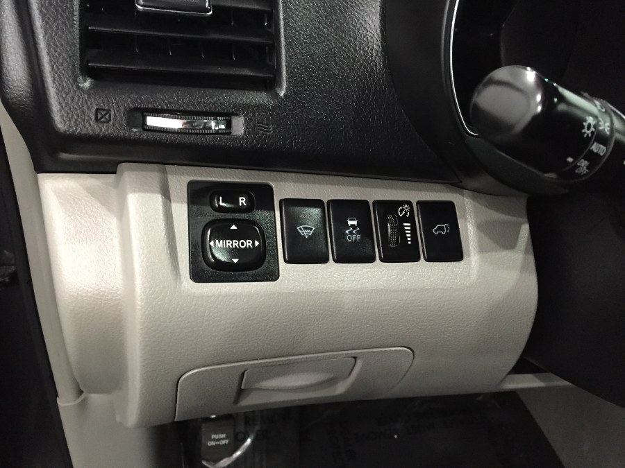 2011 Toyota Highlander 4WD 4dr V6 SE, available for sale in Bristol, Connecticut | Bristol Auto Center LLC. Bristol, Connecticut 2011 Toyota Highlander 4WD 4dr V6 SE, available for sale in Bristol, Connecticut | Bristol Auto Center LLC. Bristol, Connecticut