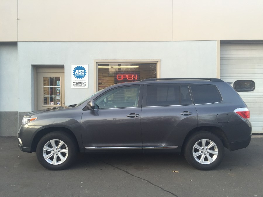 2011 Toyota Highlander 4WD 4dr V6 SE, available for sale in Bristol, Connecticut | Bristol Auto Center LLC. Bristol, Connecticut 2011 Toyota Highlander 4WD 4dr V6 SE, available for sale in Bristol, Connecticut | Bristol Auto Center LLC. Bristol, Connecticut
