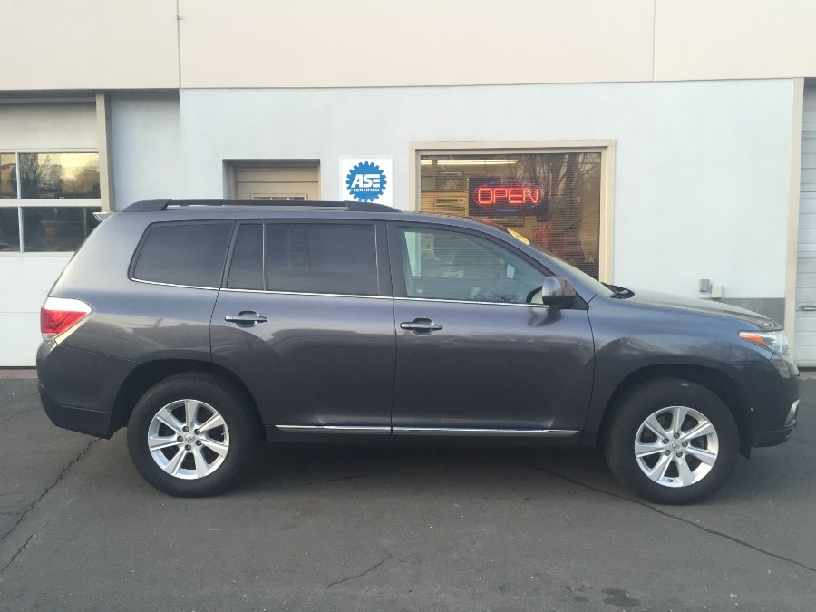2011 Toyota Highlander 4WD 4dr V6 SE, available for sale in Bristol, Connecticut | Bristol Auto Center LLC. Bristol, Connecticut 2011 Toyota Highlander 4WD 4dr V6 SE, available for sale in Bristol, Connecticut | Bristol Auto Center LLC. Bristol, Connecticut