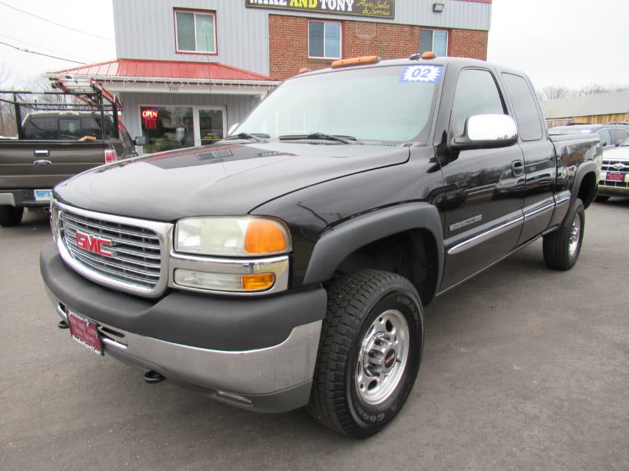 2002 GMC Sierra 2500HD Ext Cab 143.5" WB 4WD SLE, available for sale in South Windsor, Connecticut | Mike And Tony Auto Sales, Inc. South Windsor, Connecticut