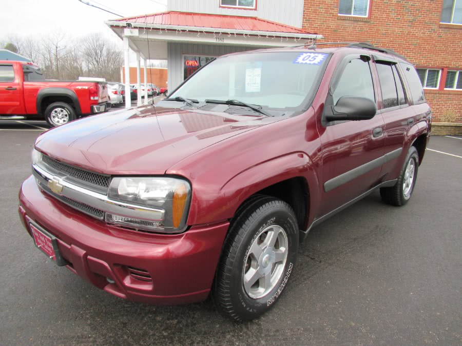 2005 Chevrolet TrailBlazer 4dr 4WD LS, available for sale in South Windsor, Connecticut | Mike And Tony Auto Sales, Inc. South Windsor, Connecticut
