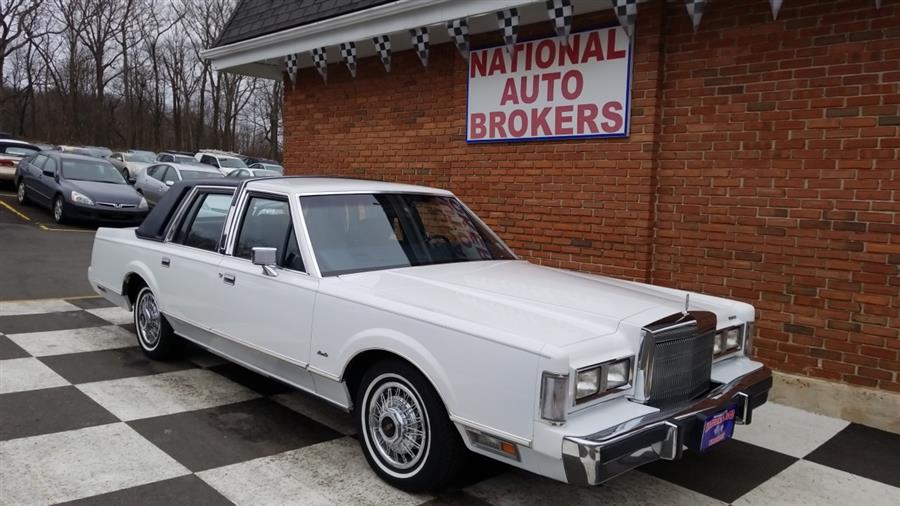 1988 Lincoln Town Car 4dr Sedan, available for sale in Waterbury, Connecticut | National Auto Brokers, Inc.. Waterbury, Connecticut