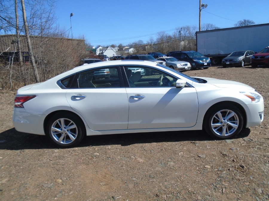 2015 Nissan Altima 4dr Sdn I4 2.5, available for sale in Milford, Connecticut | Dealertown Auto Wholesalers. Milford, Connecticut