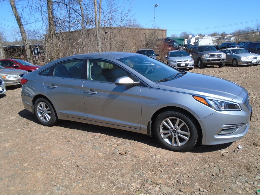 2015 Hyundai Sonata 4dr Sdn 2.4L SE, available for sale in Milford, Connecticut | Dealertown Auto Wholesalers. Milford, Connecticut