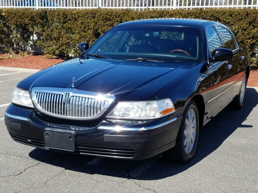 2011 Lincoln Town Car 4dr Sdn Signature Limited, available for sale in Queens, NY