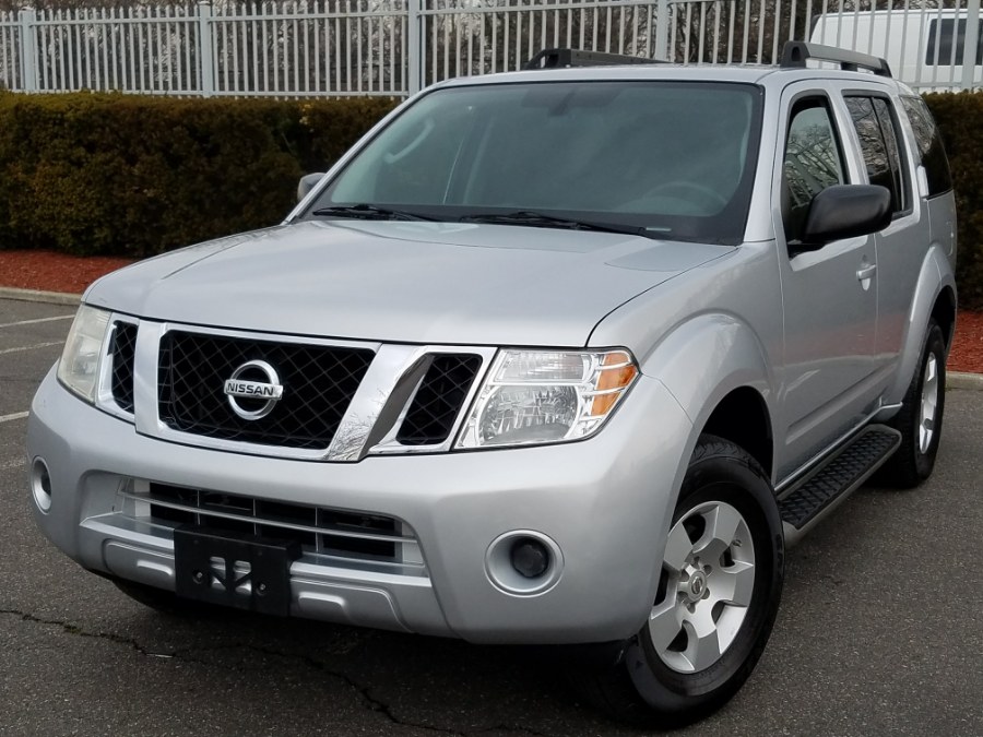 2011 Nissan Pathfinder 4WD 4dr V6 Silver, available for sale in Queens, NY