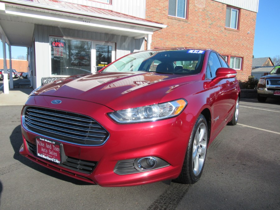 2014 Ford Fusion 4dr Sdn SE Hybrid FWD, available for sale in South Windsor, Connecticut | Mike And Tony Auto Sales, Inc. South Windsor, Connecticut