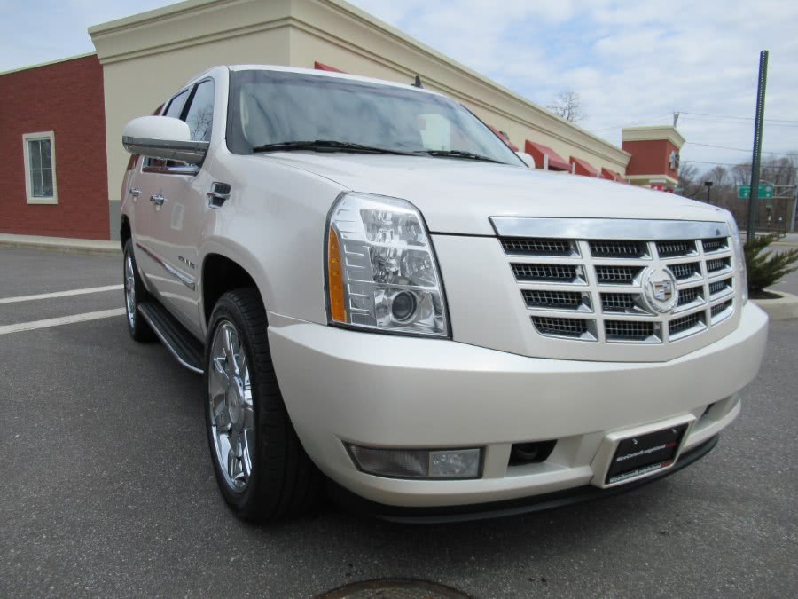 2011 Cadillac Escalade AWD 4dr Luxury, available for sale in Massapequa, New York | South Shore Auto Brokers & Sales. Massapequa, New York