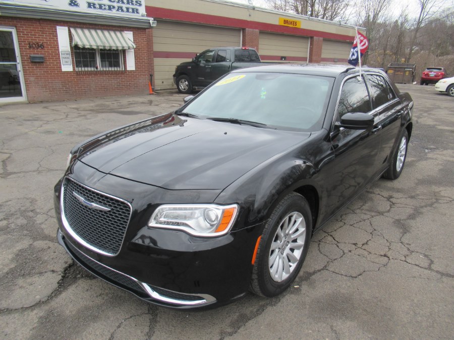 2014 Chrysler 300 4dr Sdn, available for sale in New Britain, Connecticut | Universal Motors LLC. New Britain, Connecticut