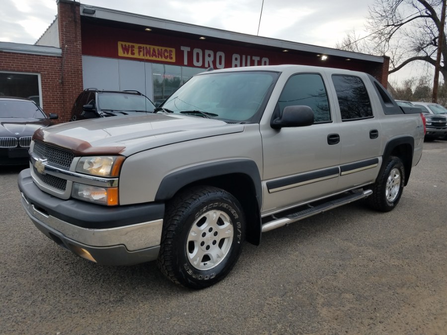 2004 Chevrolet Avalanche 1500 5dr Crew Cab 130" WB 4WD, available for sale in East Windsor, Connecticut | Toro Auto. East Windsor, Connecticut