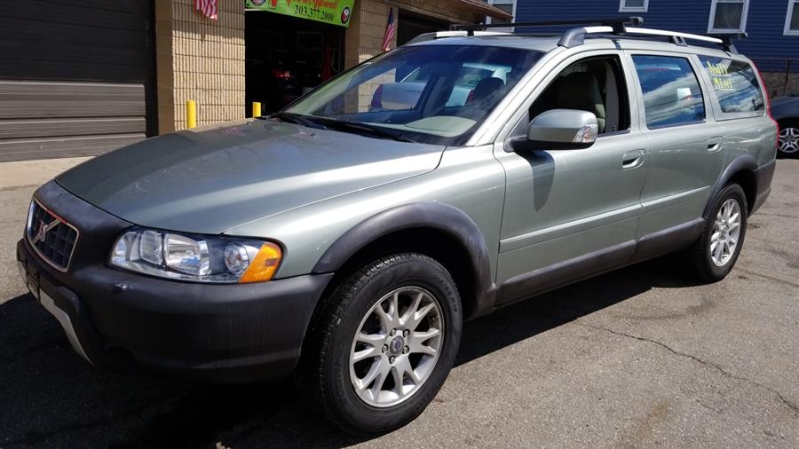 2007 Volvo XC70 4dr Wgn w/Snrf, available for sale in Stratford, Connecticut | Mike's Motors LLC. Stratford, Connecticut