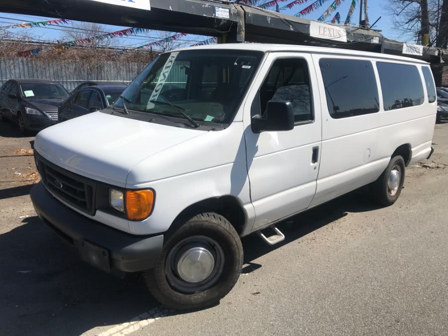 2006 Ford Econoline Wagon E-350 Super Ext XLT, available for sale in Rosedale, New York | Sunrise Auto Sales. Rosedale, New York