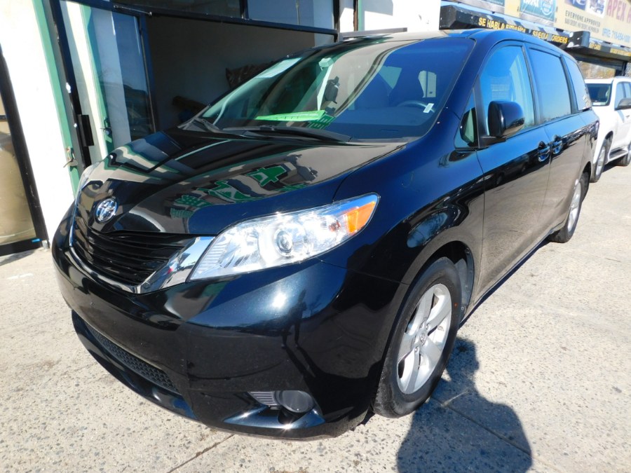2017 Toyota Sienna LE Auto Access Seat FWD 7-Passenger (Natl), available for sale in Woodside, New York | Pepmore Auto Sales Inc.. Woodside, New York