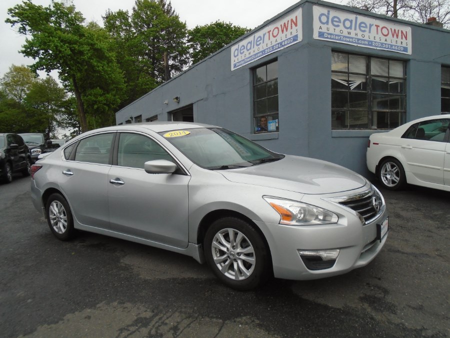 2014 Nissan Altima 4dr Sdn I4 2.5 S, available for sale in Milford, Connecticut | Dealertown Auto Wholesalers. Milford, Connecticut